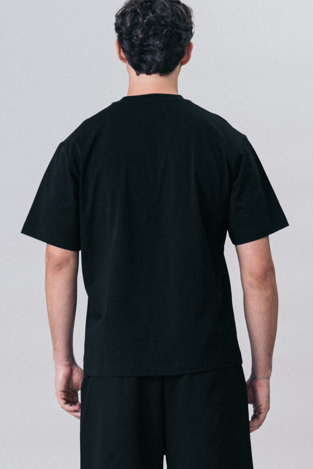 Essential Tee Black